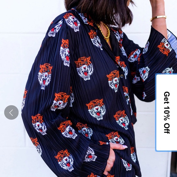 Dressed in LALA Long Sleeve Plissé Set in Tigress - Picture 2 of 8